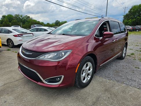 Used 2017 Chrysler Pacifica Touring-L Plus FWD image 1