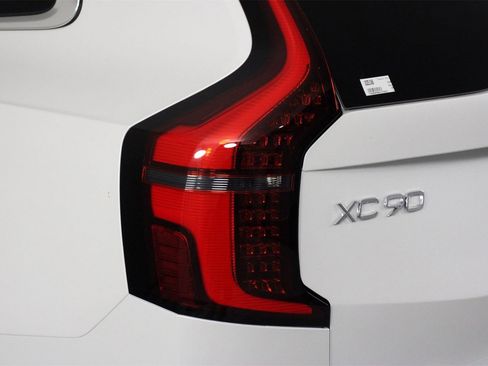 New 2025 Volvo XC90 B6 Core w/ Protection Package Premier image 15