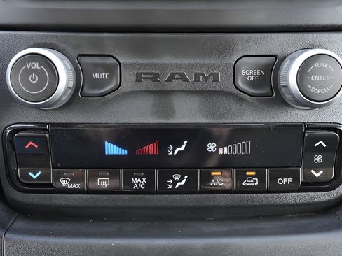 Used 2025 RAM ProMaster 2500 w/ U-Haul Equipment Group FWD image 32