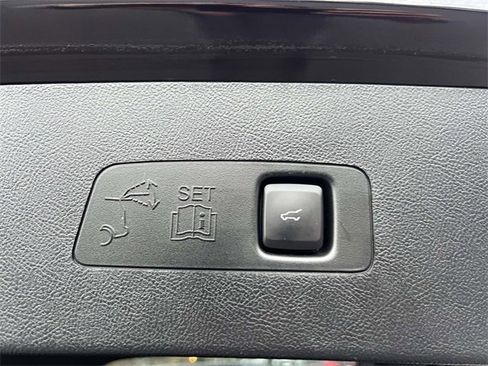 Certified 2021 Lincoln Corsair Standard w/ Equipment Group 101A image 8