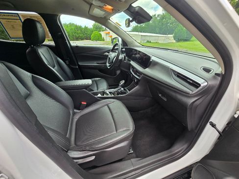 Used 2024 Buick Encore GX Sport Touring FWD image 22