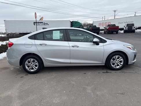 Used 2019 Chevrolet Cruze LS image 4