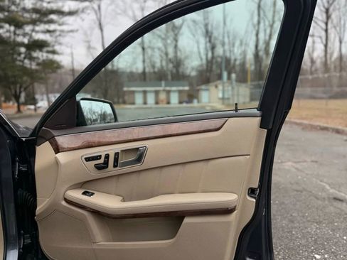 Used 2012 Mercedes-Benz E 350 E 350 4MATIC Sedan 4D image 17