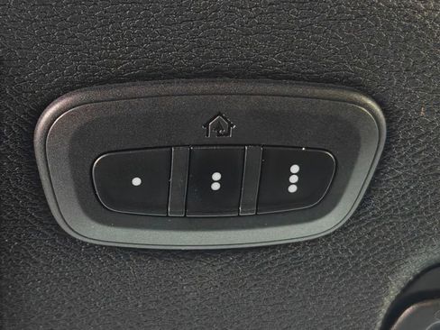 Used 2020 Jeep Wrangler Unlimited Sahara AWD/4WD image 9