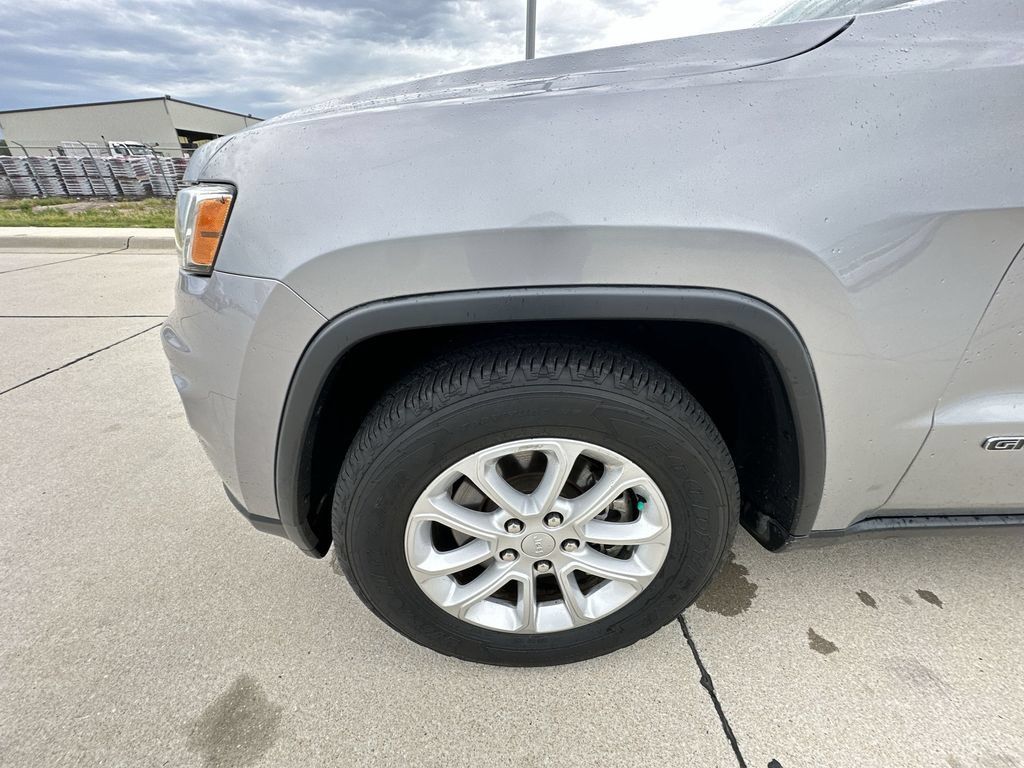 Used 2021 Jeep Grand Cherokee Laredo RWD image 31