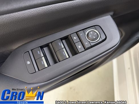 New 2026 Toyota Prius Plug-In Hybrid FWD image 19
