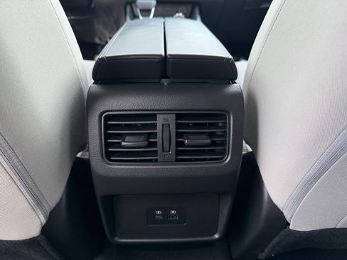 Used 2023 Nissan Rogue SV image 13