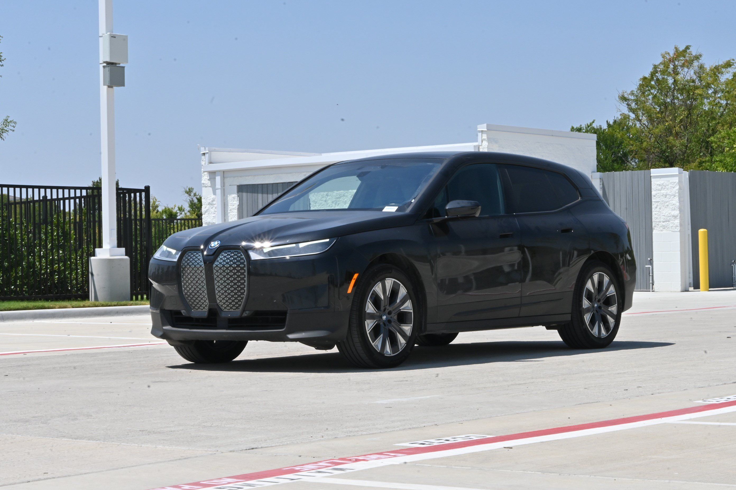 Certified 2024 BMW iX xDrive50 AWD/4WD image 5