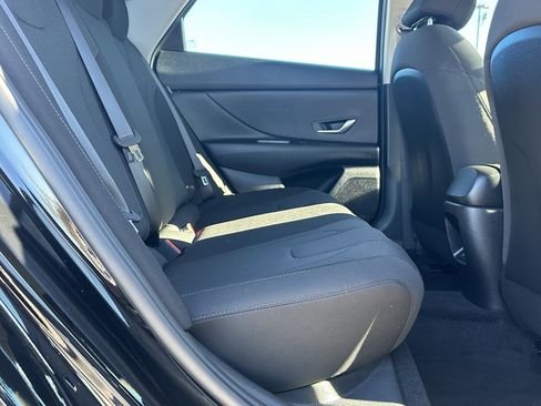 Used 2025 Hyundai Elantra SE image 17