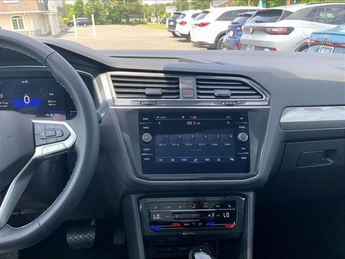 Certified 2023 Volkswagen Tiguan SE w/ Panoramic Sunroof Package AWD/4WD image 15