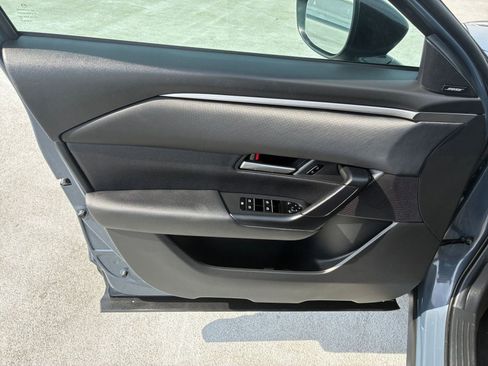 Used 2025 Nissan Versa SV FWD image 18