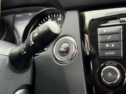 Used 2018 Nissan Rogue SV AWD/4WD image 19