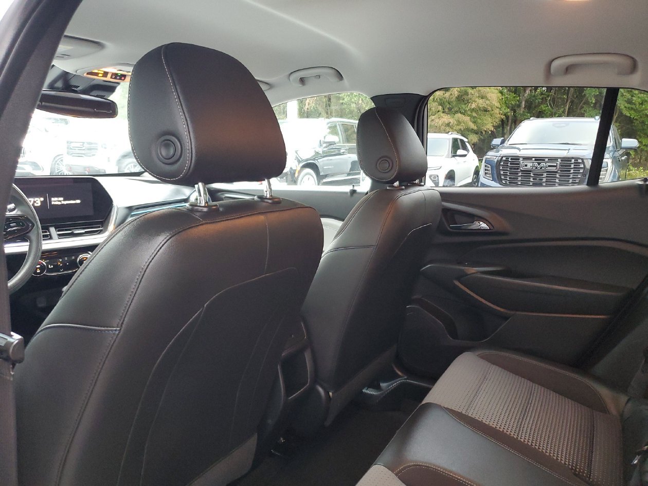 Used 2025 Chevrolet Trax LT FWD image 9