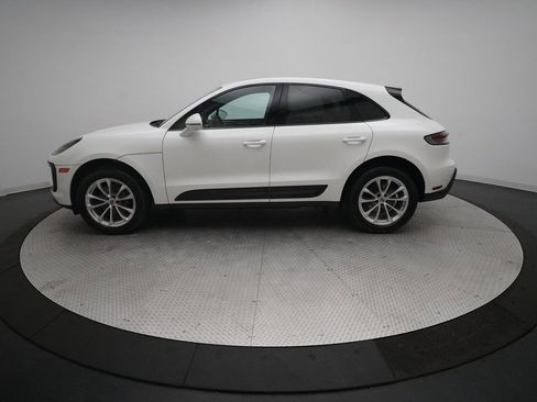 Certified 2025 Porsche Macan image 2