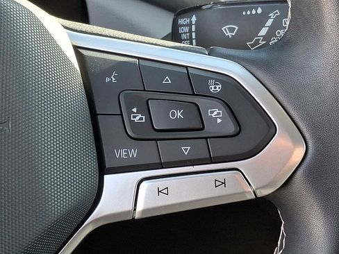 Used 2022 Volkswagen Taos SEL w/ Panoramic Sunroof Package image 19