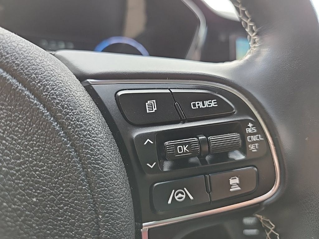 Used 2022 Kia Niro EX w/ Cold Weather Package FWD image 14