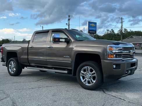Used 2015 Chevrolet Silverado 2500 High Country w/ Duramax Plus Package AWD/4WD image 3