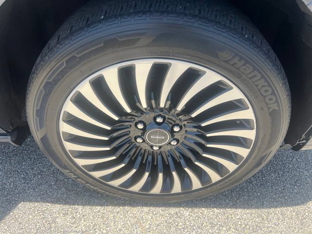 Used 2021 Lincoln Navigator Black Label AWD/4WD image 3