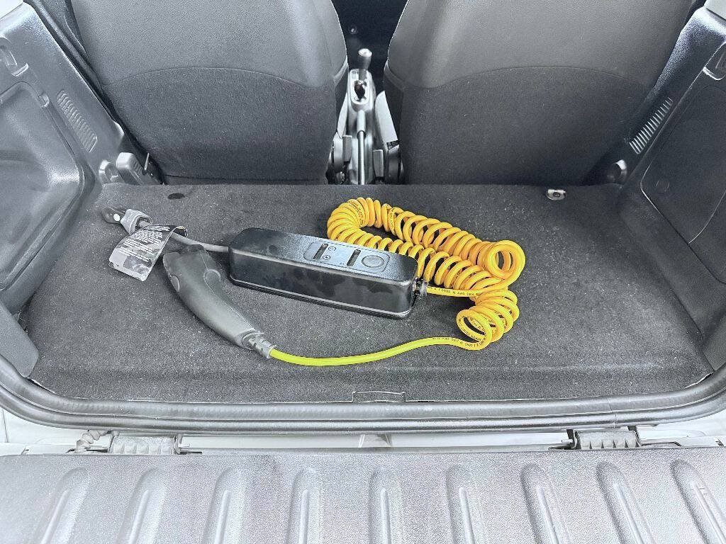 Used 2015 smart fortwo electric drive RWD image 13