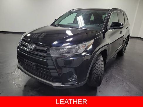Used 2019 Toyota Highlander SE AWD/4WD image 4
