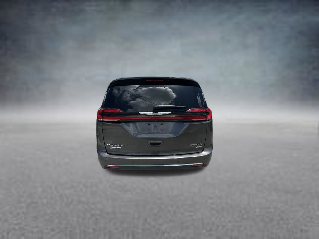 Used 2021 Chrysler Pacifica Limited AWD/4WD image 6