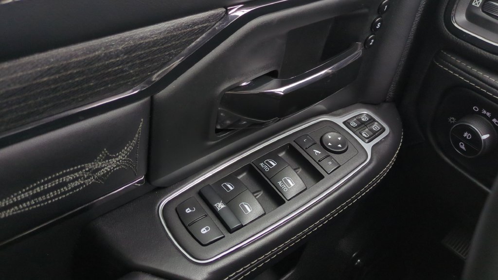 Used 2024 RAM 3500 Limited AWD/4WD image 19