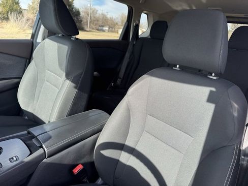 Used 2023 Nissan Rogue S image 11