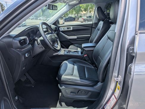 Used 2021 Ford Explorer Limited w/ Equipment Group 301A AWD/4WD image 27