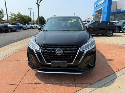 Used 2021 Nissan Kicks S FWD image 2