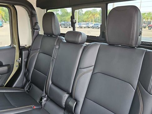 Used 2025 Jeep Gladiator Sport AWD/4WD image 25