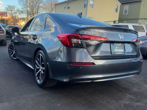 Used 2022 Honda Civic Touring image 4