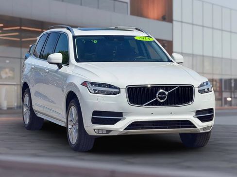 Used 2018 Volvo XC90 T6 Momentum w/ Momentum Plus Package AWD/4WD image 1