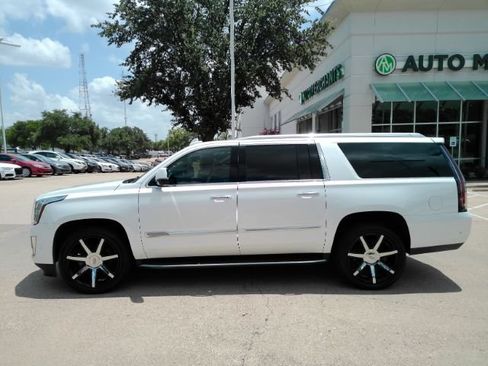 Used 2020 Cadillac Escalade ESV Luxury AWD/4WD image 10