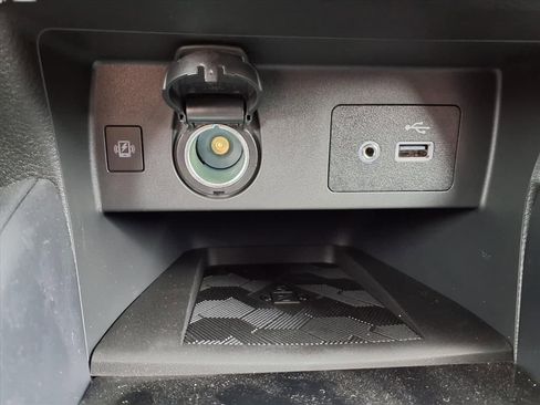 New 2025 Nissan Versa SV w/ Trunk Package FWD image 8