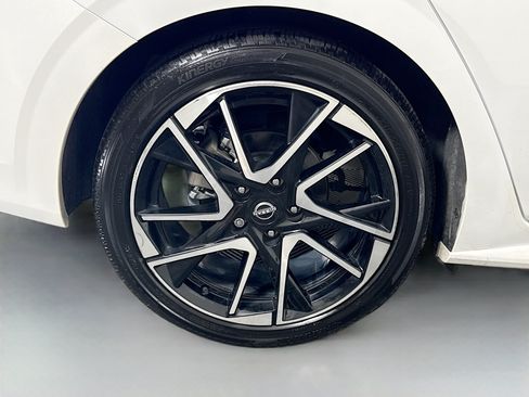 Used 2024 Nissan Sentra SR w/ SR Premium Package FWD image 33