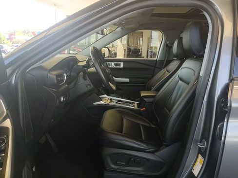 Used 2022 Ford Explorer Limited w/ Equipment Group 301A AWD/4WD image 14