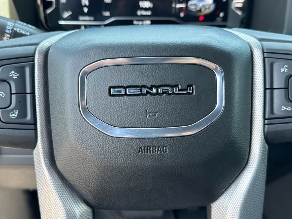 Used 2022 GMC Yukon Denali RWD image 9