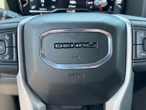 Used 2022 GMC Yukon Denali RWD image 9