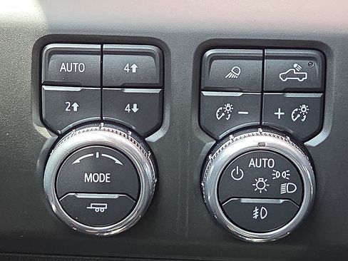 Used 2025 GMC Sierra 1500 AT4 AWD/4WD image 18
