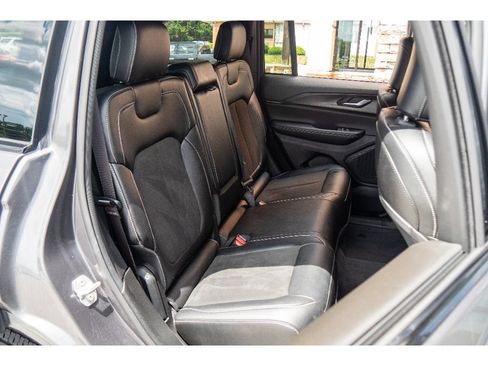 Used 2023 Jeep Grand Cherokee Altitude AWD/4WD image 20