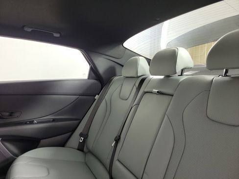 New 2025 Hyundai Elantra Limited image 31