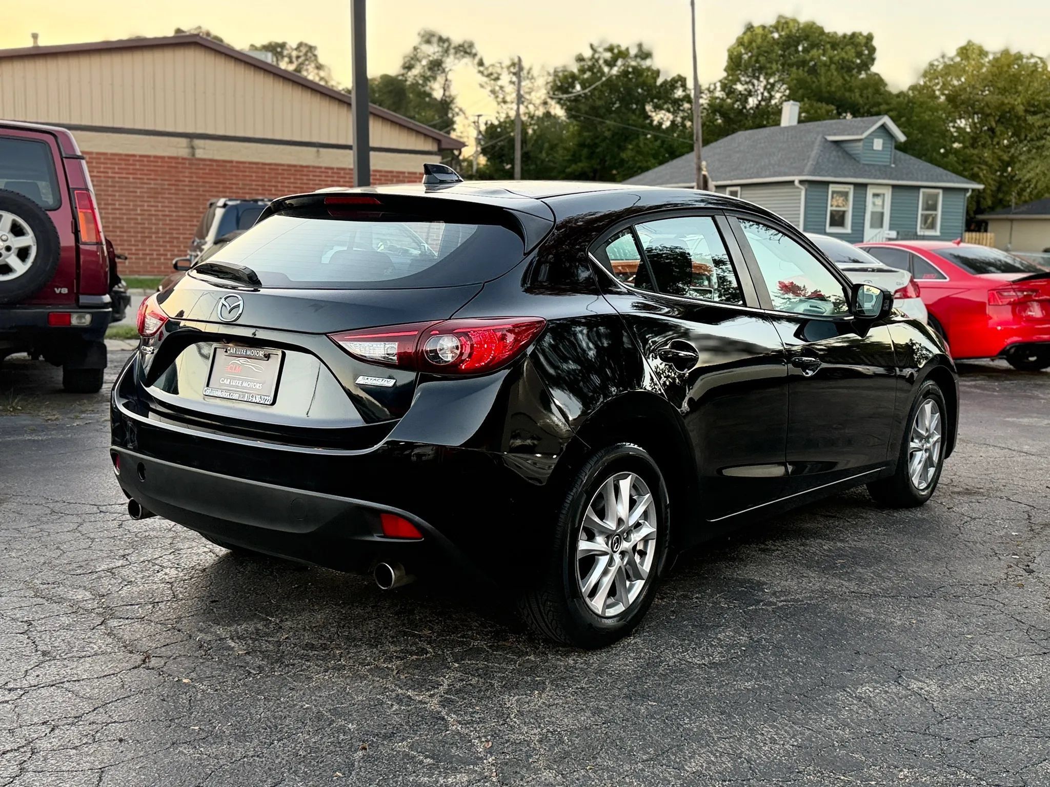 Used 2014 MAZDA MAZDA3 i Touring w/ Technology Package FWD image 4