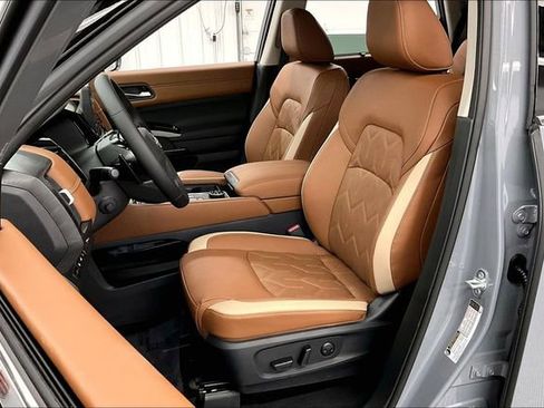 New 2026 Nissan Pathfinder Platinum image 10