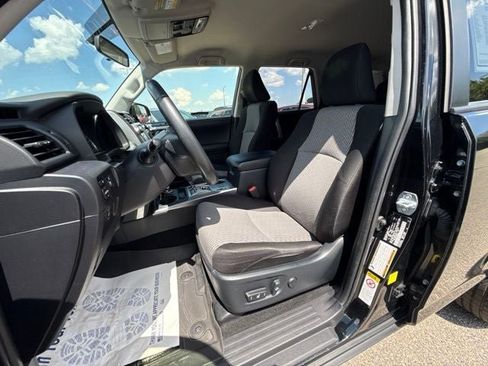 Used 2018 Toyota 4Runner SR5 AWD/4WD image 21