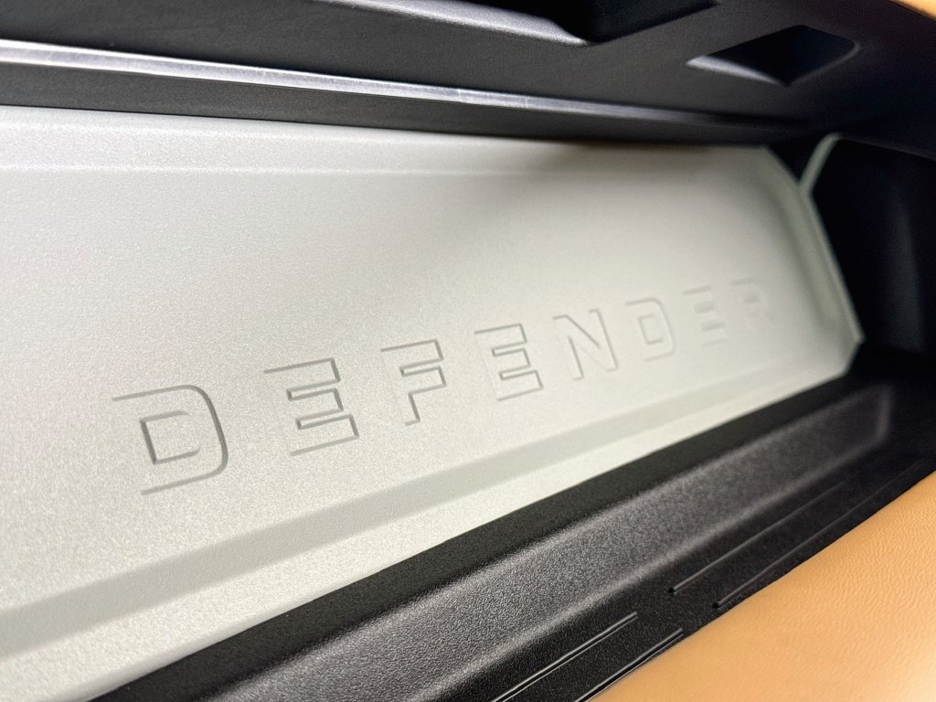 Used 2023 Land Rover Defender 130 SE AWD/4WD image 23