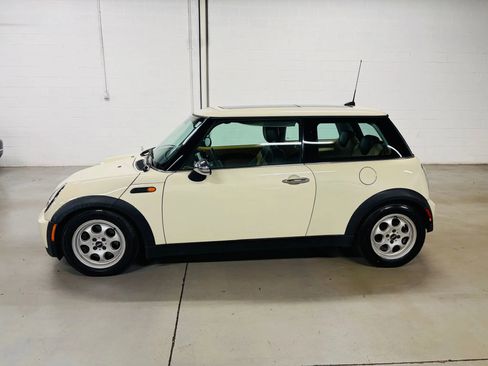 Used 2005 MINI Cooper Hardtop FWD image 5