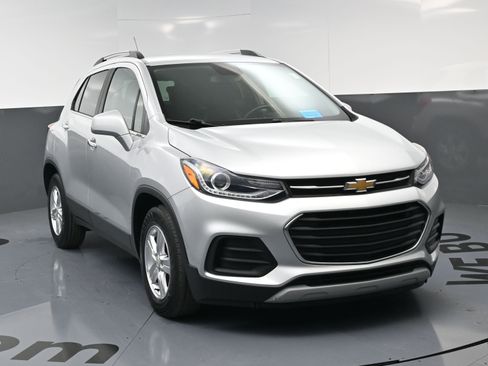 Used 2019 Chevrolet Trax LT w/ LT Convenience Package image 3