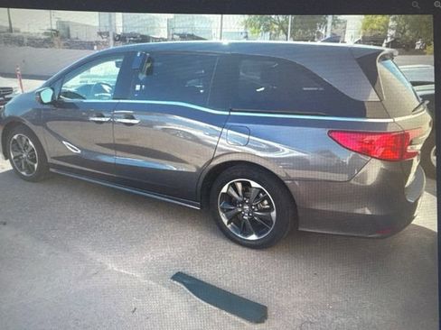 Used 2023 Honda Odyssey Elite image 3