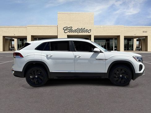 Used 2025 Volkswagen Atlas Cross Sport SE FWD image 4