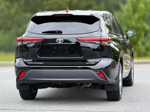 Used 2022 Toyota Highlander LE AWD/4WD image 7